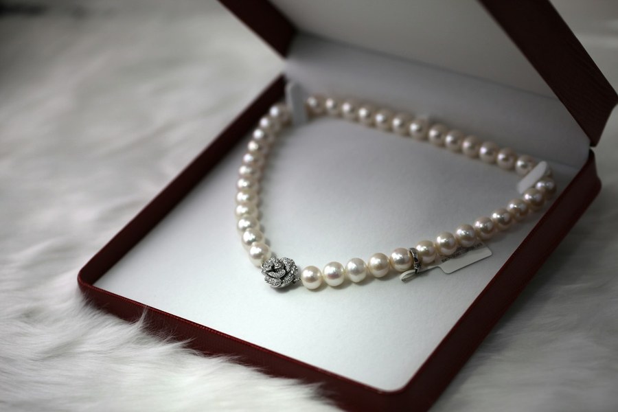 Pearl necklace presented in a jewelry gift box